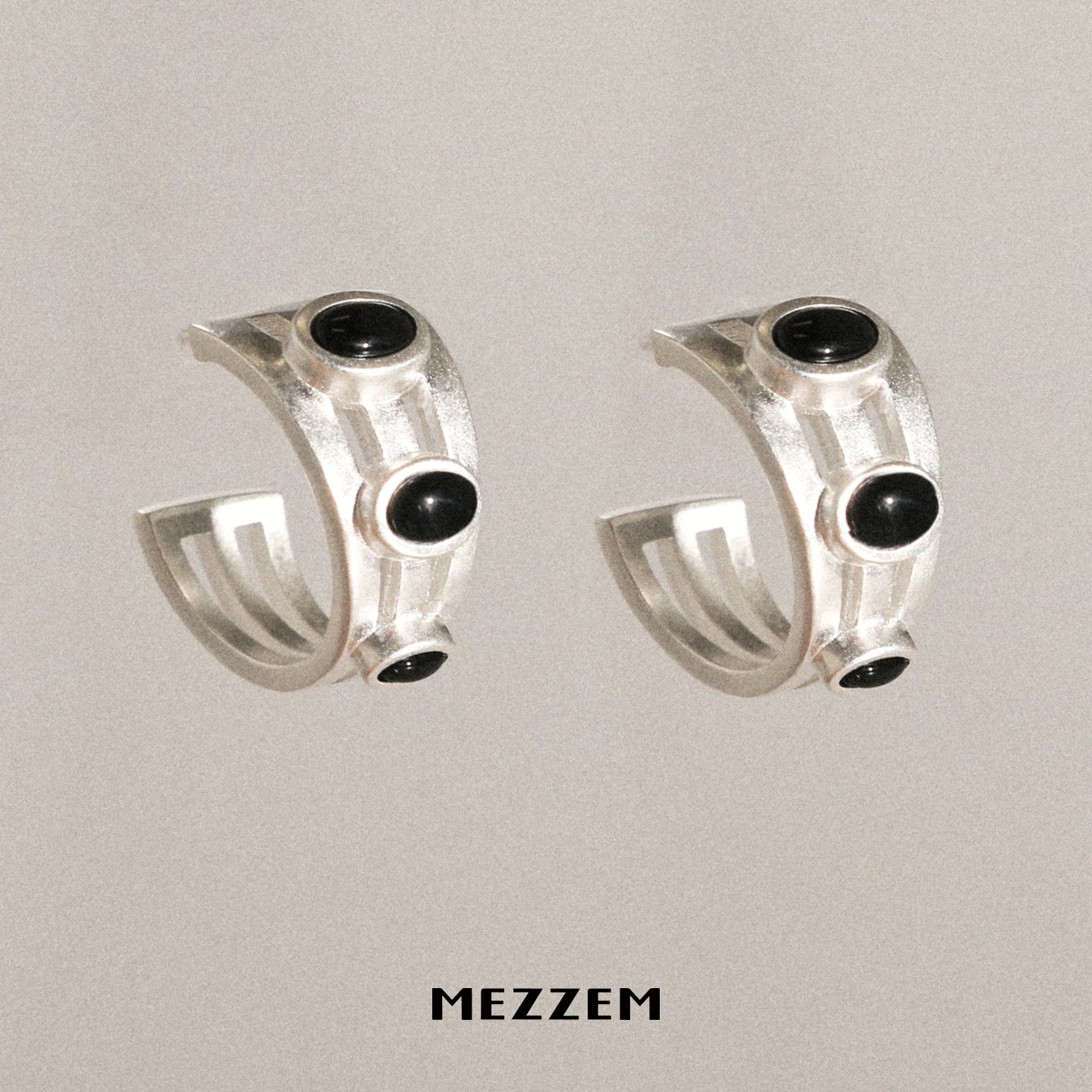 Onyx Round Earrings